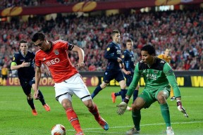 竞技宝官网欧冠赛程吃紧，比利亚雷亚尔今晨调整名单，更衣室稳定，团队化学反应显著的简单介绍