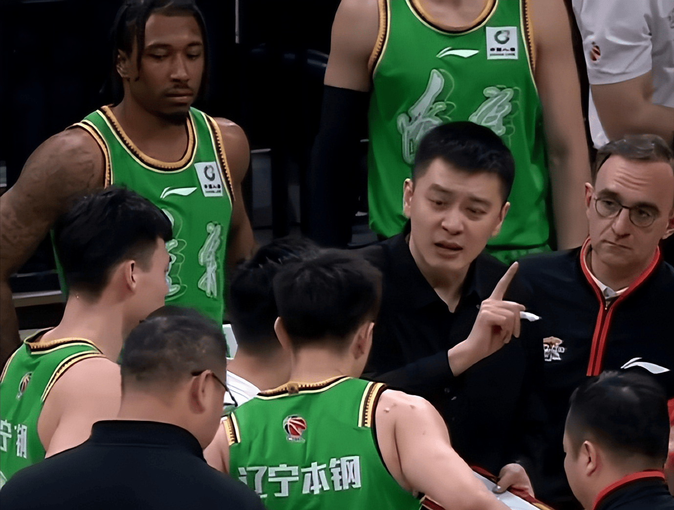 德甲集结日再迎强敌，辽宁本钢战术微调，主帅态度——球迷炸锅，心理建设被强调的简单介绍