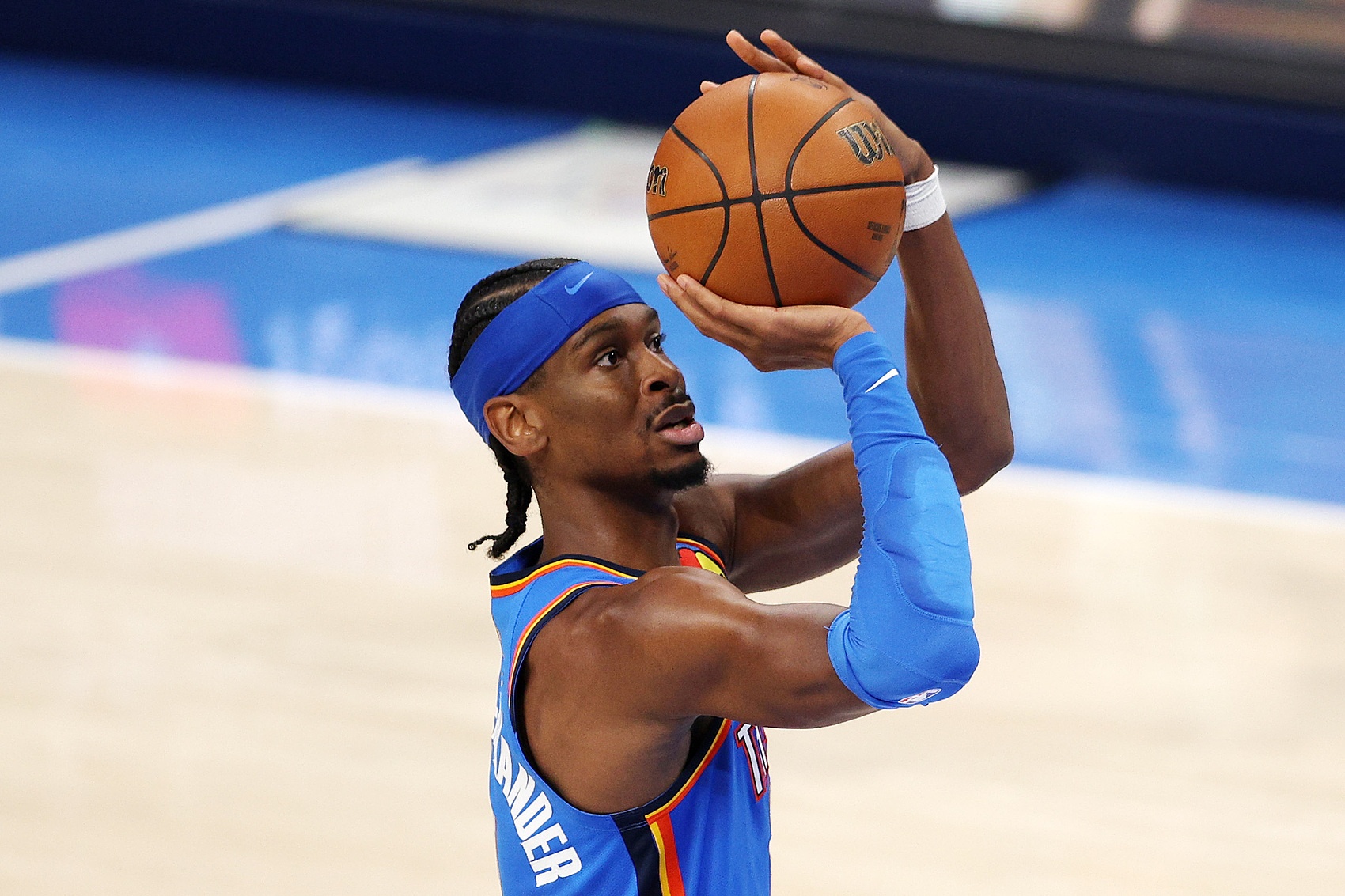 包含华盛顿奇才训练开放日；窗口期绝杀压哨引欢呼；NBA常规赛在即；资深球员宣示担当的词条